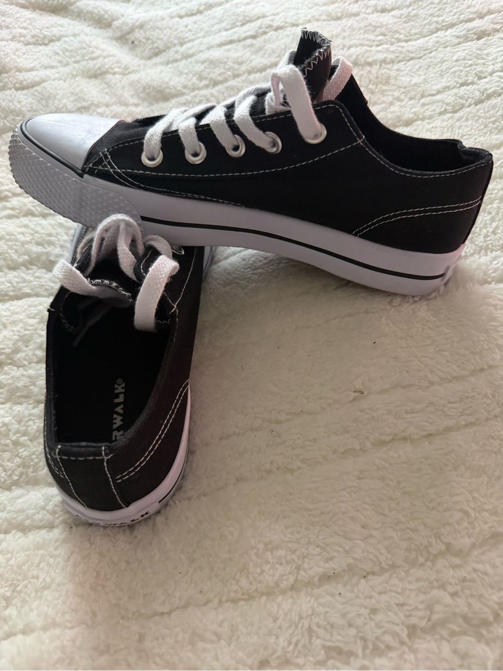 Airwalk Women’s Black Canvas Low-Top Sneakers with White Trim